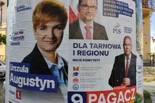 Plakaty wyborcze zalewają Tarnów. Jakimi hasłami kandydaci próbują przyciągnąć wyborców?