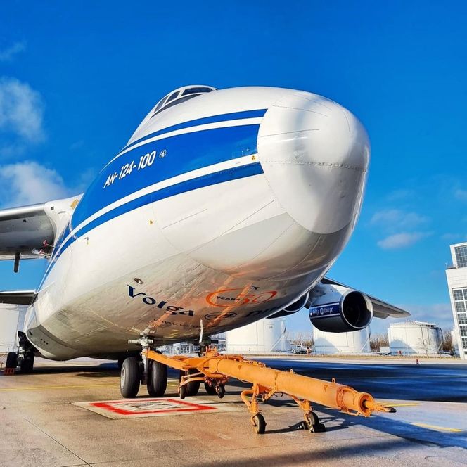 Rosyjski AN-124-100 firmy Volga-Dnepr