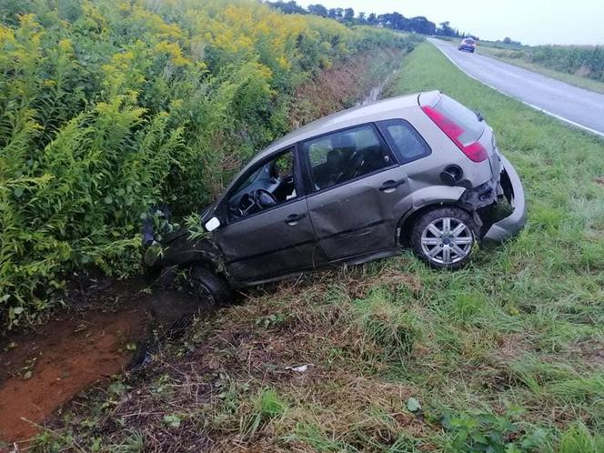 Pijany kierowca spowodował wypadek, potem rzucił się na ratowników  