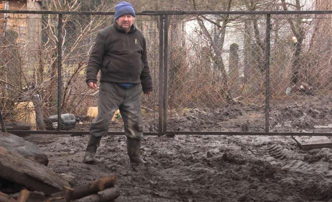 Rolnicy. Podlasie. Gorąco w Plutyczach. Gienek i Sławek próbowali zagonić cielaki do obory