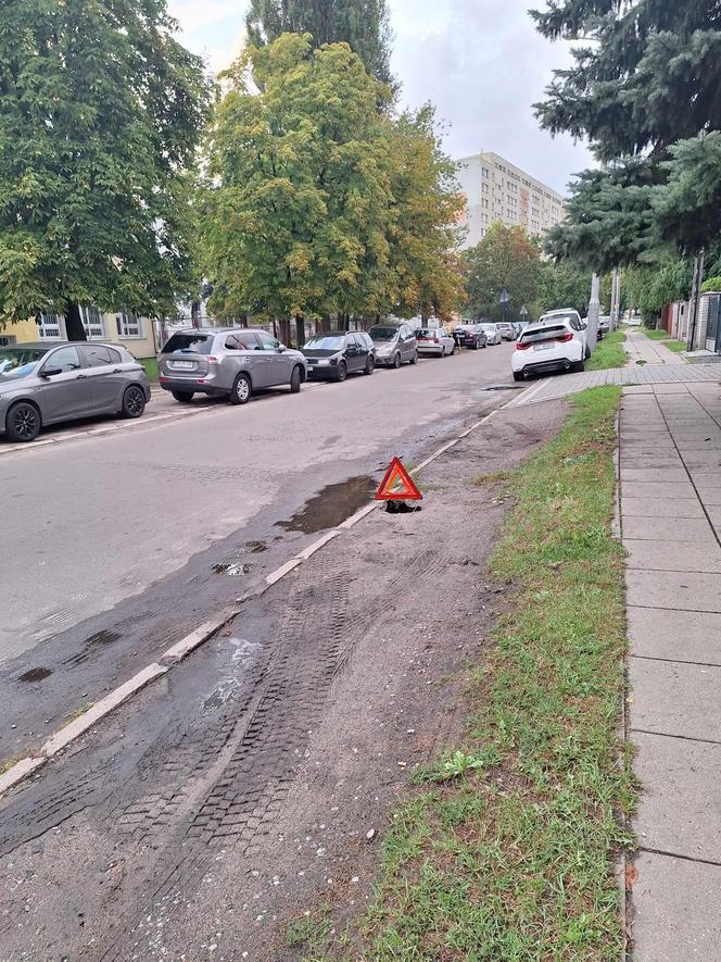 Kilkumetrowa dziura tuż przy nawierzchni. Wielkie zapadlisko w Łodzi