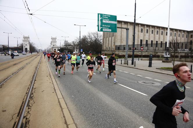 Bieg na Piątkę 2024, Warszawa - zdjęcia. Biegłeś? Szukaj się w galerii!