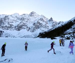 Selekcja naturalna. Internauci bezlitośni dla ludzi, którzy wchodzą na  na Morskie Oko w czasie odwilży