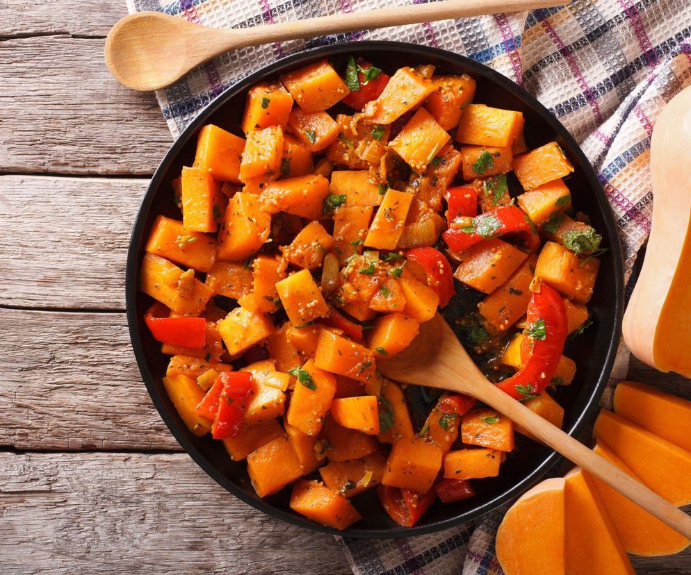 Czerwony gulasz warzywny w greckim stylu. Obłędna bomba witaminowa na początek jesieni 