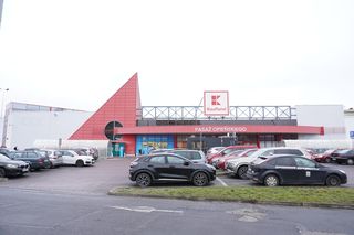 Wyburzanie Pasażu Opieńskiego na Piątkowie. W miejscu centrum handlowego powstanie osiedle