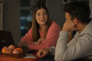 Barwy szczęścia, odcinek 3171. Agata (Natalia Zambrzycka), Ignacy (Olaf Staszkiewicz)