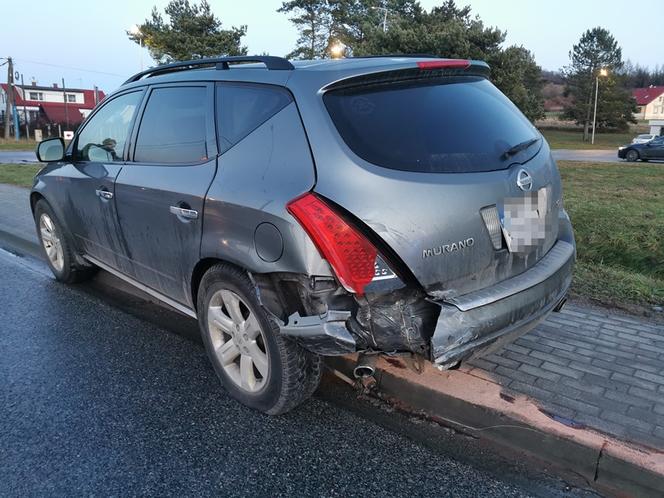 Tuchów. Zderzenie trzech samochodów osobowych na drodze wojewódzkiej