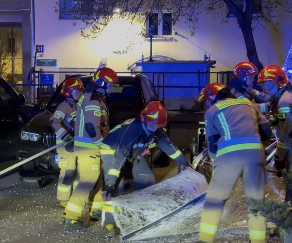 Warszawa. Totalna demolka. Audi wjechało w restaurację 