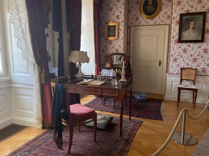 Pałac w Rogalinie zachwyca turystów. Znajduje się 20 kilometrów od Poznania 