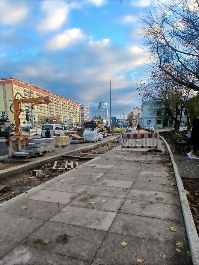 Piesi tylko szczupli, a rowerzyści slalomem