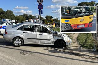 Rozpędzony autobus zmasakrował forda. Trzy osoby trafiły do szpitala