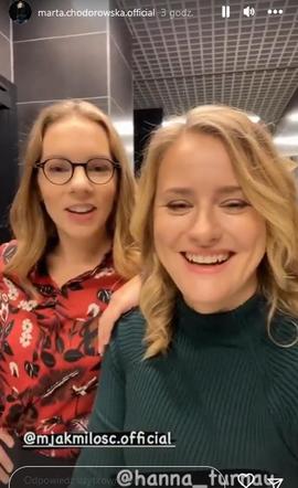 M jak miłość na planie. Sylwia (Hanna Turnau), Julia (Marta Chodorowska)