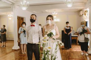 Koronawirus w Polsce: Czy para młoda musi mieć maseczki na ślubie w kościele? 