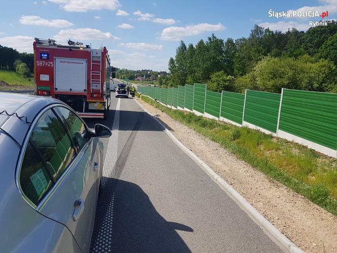 Spowodował wypadek i odjechał! Zostawił rannego kierowcę w dachującym aucie