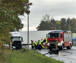 Piotrków Trybunalski. Śmiertelny wypadek kierującej saabem. Zginęła na oczach dzieci [ZDJĘCIA].