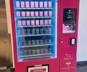 Skolim i automat z perfumami