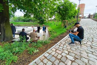 Odtworzenie zdjęcia z lat 30 pod wieżą Klimek w Grudziądzu 