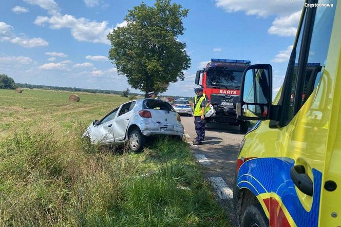 Tragedia na drodze. 36-latek zjechał z drogi i uderzył w drzewo. Mężczyzna nie żyje