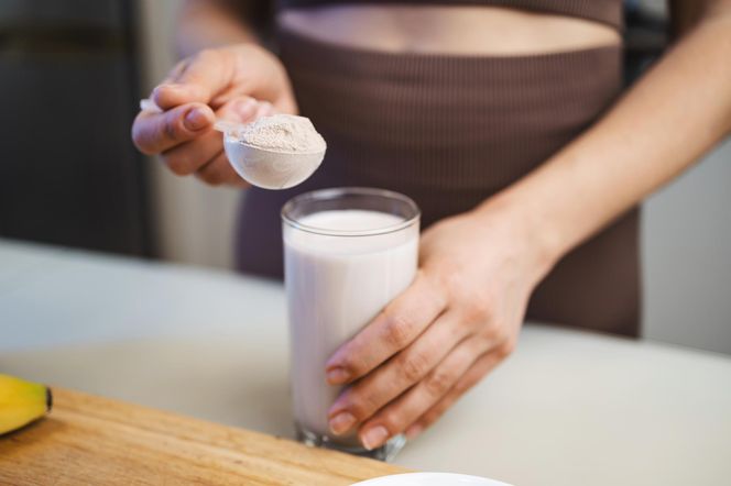 Piła koktajl proteinowy zamiast śniadania. 5 efektów, które zaskoczyły trenerkę