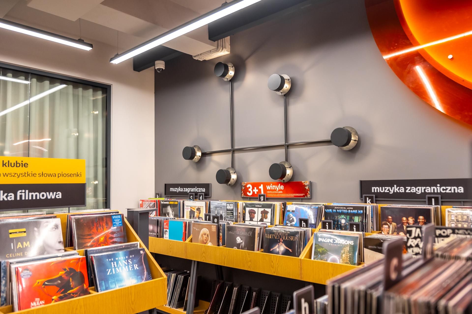 Wnętrza odnowionej "Cepelii" w Warszawie