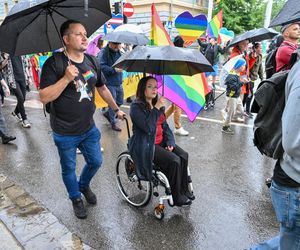 17. Wrocławski Marsz Równości wystartował. Na trasie pojawili się przeciwnicy 