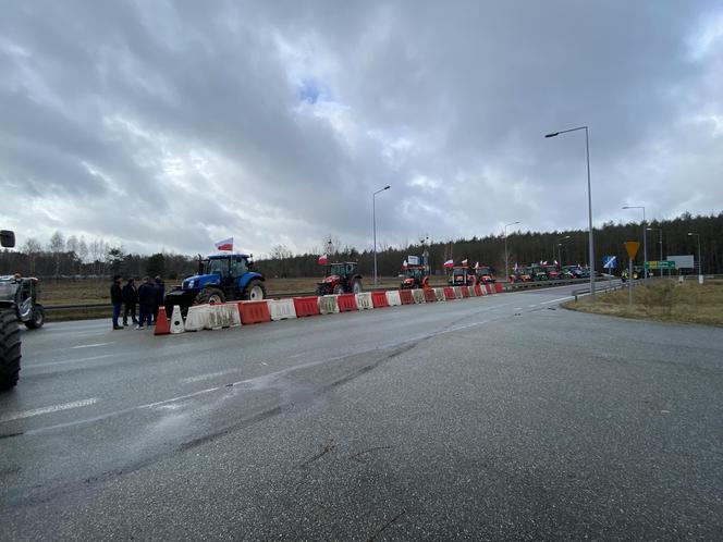 Protest rolników na węźle A2 Zgierz. Jak długo droga będzie zablokowana?