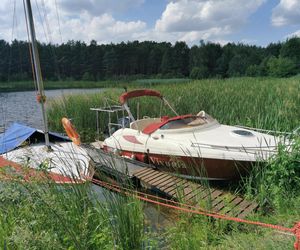 Wygląda jak wakacyjny kurort, przyciąga miłośników sportów wodnych. Warszawiacy chętnie spędzają tam upalne weekendy 
