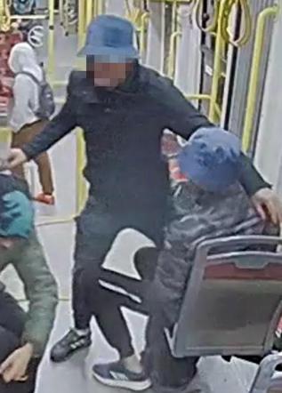Ruda Śląska. Wyrzucili niepełnosprawnego z tramwaju. Policja już ich zatrzymała