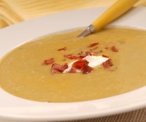 Zupa grochowa przecierana z kluseczkami: przepis na grochówkę