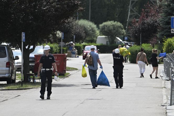 Mieszkańcy Ząbek wracają do swoich mieszkań po najpotrzebniejsze rzeczy