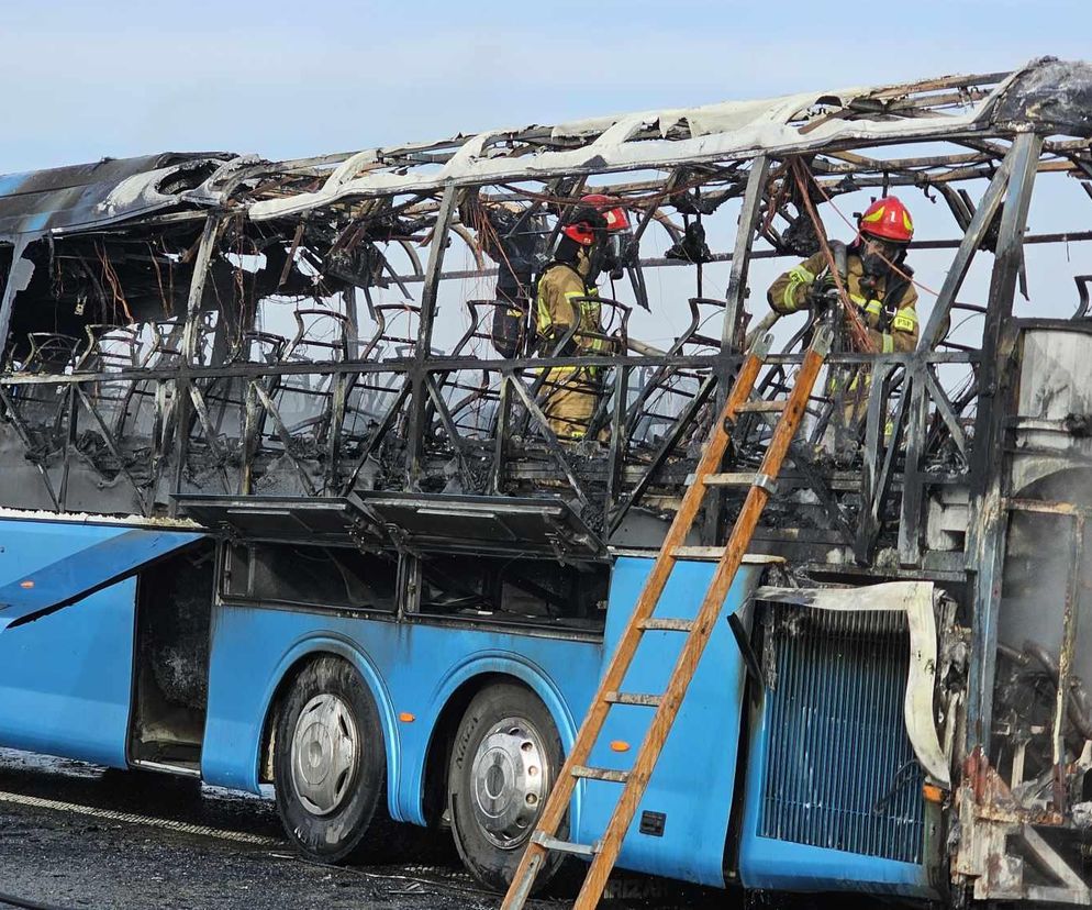 Na A2 na wysokości Gręzowa zapalił się autobus turystyczny