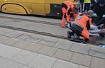 Pieszy wpadł pod tramwaj! Dramatyczny wypadek w centrum