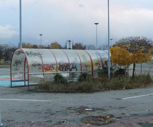 Dawny supermarket Auchan w Dąbrowie Górniczej już nie będzie straszył