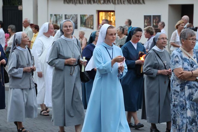 76. rocznica Cudu Lubelskiego. Procesja różańcowa w centrum Lublina