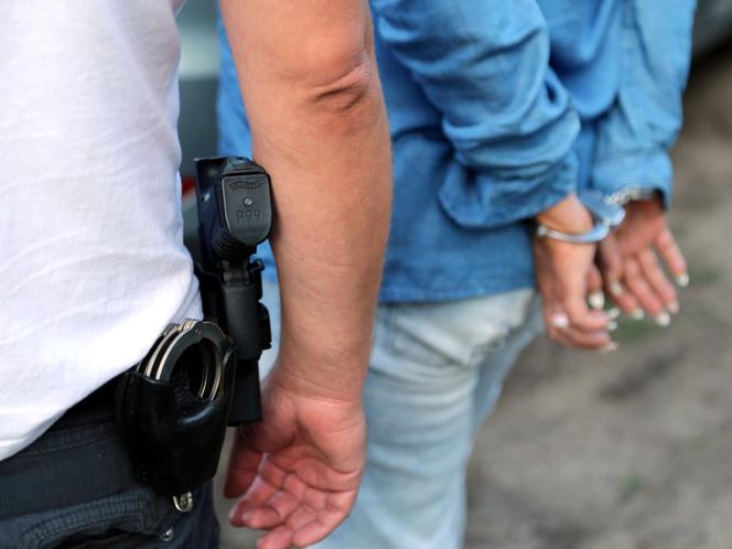 Handlarze narkotykami w rękach policji