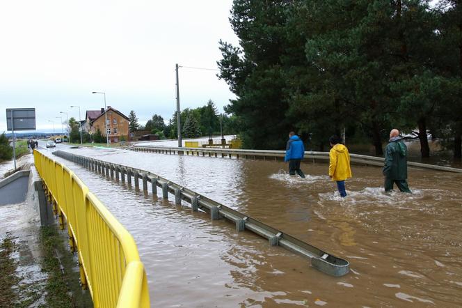 Ulewy uderzają w kolejne miejscowości. Lubrza i Chałupki zalane