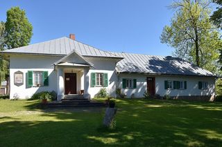 To jedno z najsławniejszych miast w Małopolsce. Znajduje się w nim najpiękniejsza plebania