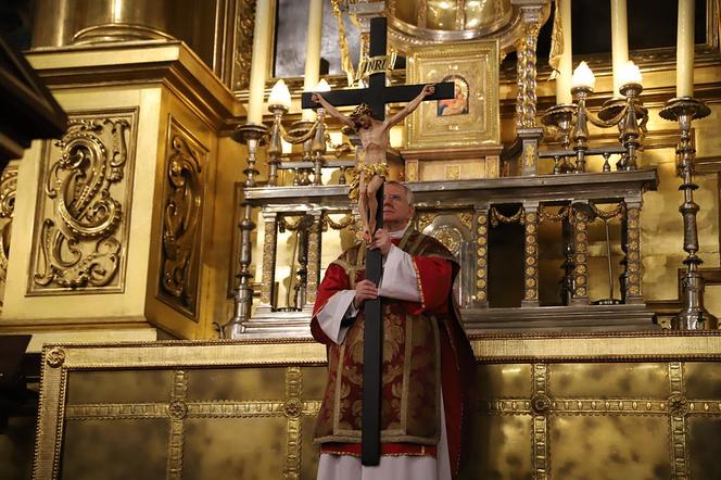 Liturgia Wielkiego Piątku w Katedrze na Wawelu