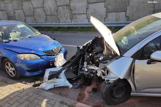 Czołowe zderzenie w Pszczynie. W aucie matka z dzieckiem