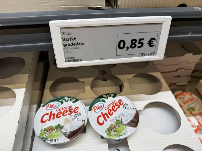 Serek wiejski marki Pilos to wydatek 0,85 euro (3,61 zł)