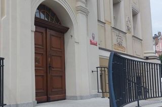 Zabytkowe drzwi ratusza w Lesznie w renowacji [ZDJĘCIA]