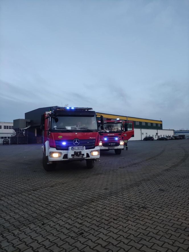 Wierzbica. Wybuch w zakładzie pracy. Dwóch mężczyzn rannych, jeden ciężko. Wypadek pod Radomiem [ZDJĘCIA].