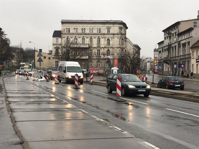 Uwaga, kierowcy! Ogromne korki na Wałach Jagiellońskich w Bydgoszczy [ZDJĘCIA]