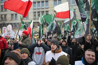 Protest energetyków i górników przed siedzibą PGE w Warszawie