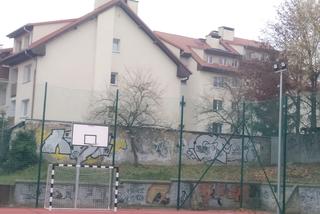 Kto i kiedy ma użytkować boisko szkolne przy IV LO w Gorzowie? Regulamin czy rozsądek? 