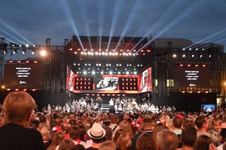 Warszawiacy śpiewają (nie)zakazane piosenki 2025. Gdzie i kiedy koncert? Kto poprowadzi? Transmisja na żywo
