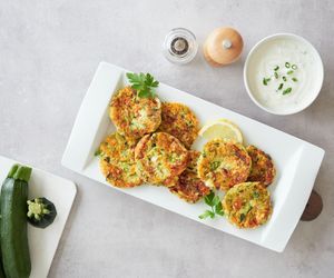 Chrupiące placki warzywne – cukinia i marchewka w pysznym duecie