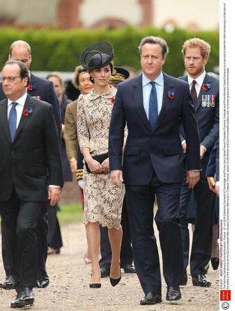 księżna Kate Middleton wygląda, jakby unosiła się w powietrzu