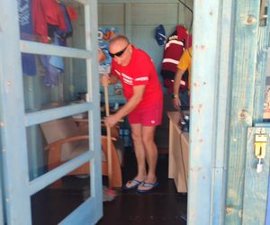 Ktoś oblał cuchnącą cieczą bazę ratowników