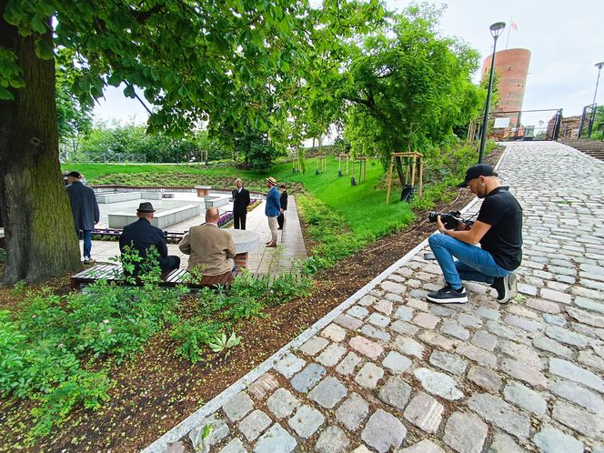 Odtworzenie zdjęcia z lat 30 pod wieżą Klimek w Grudziądzu 